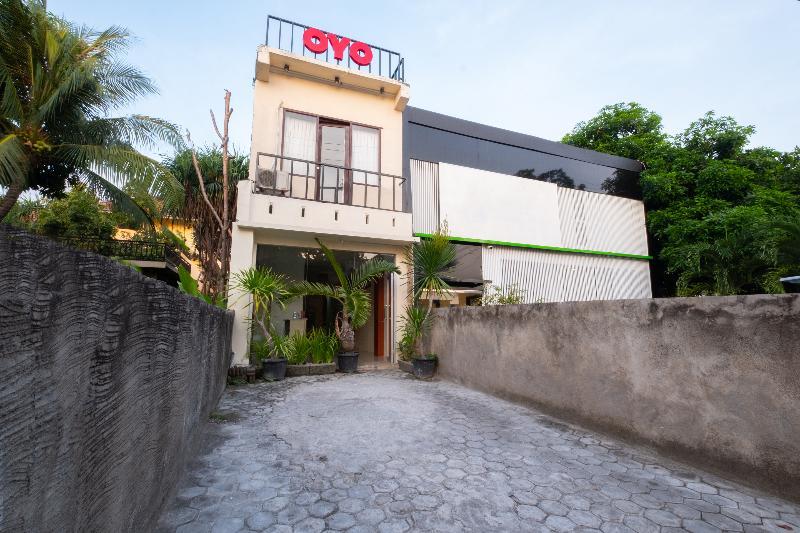 Oyo 1695 Royal Senggigi Hotel المظهر الخارجي الصورة